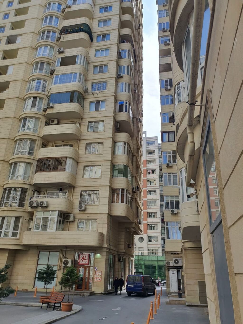 8 noyabr metrosu ilə üzbə-üz azər-ross mtk-da 2 otaqlı mənzil — Daşınmaz əmlak, Bakı (3)