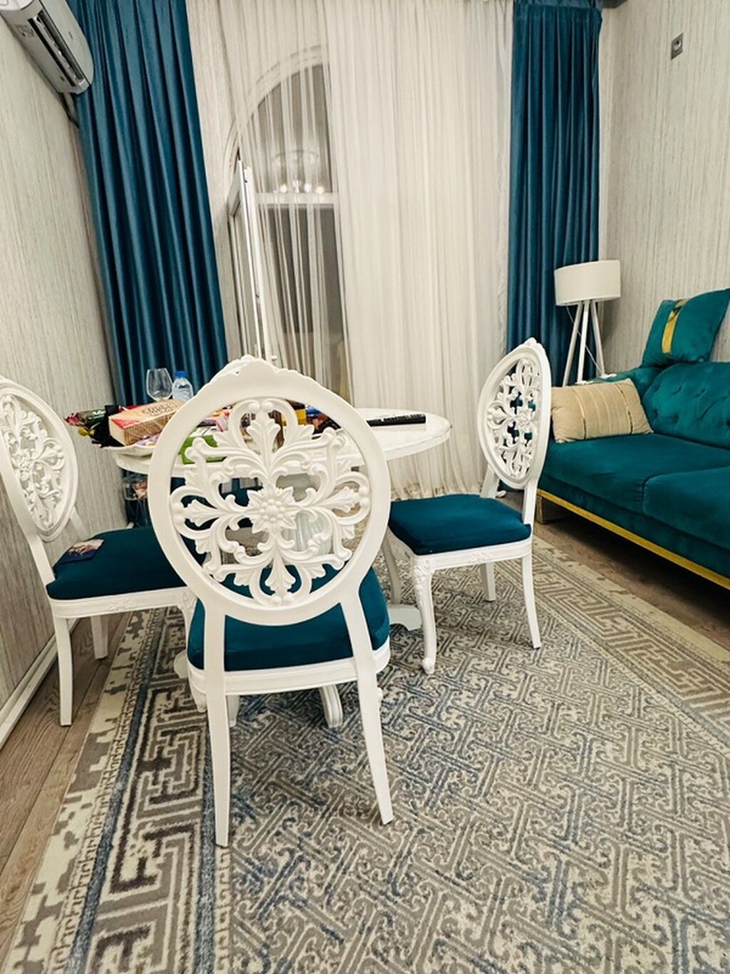 Klassik üslubda yemək qarnituru və divan dəsti - Dairəvi masa: Ağ — Mebel, Bakı (3)