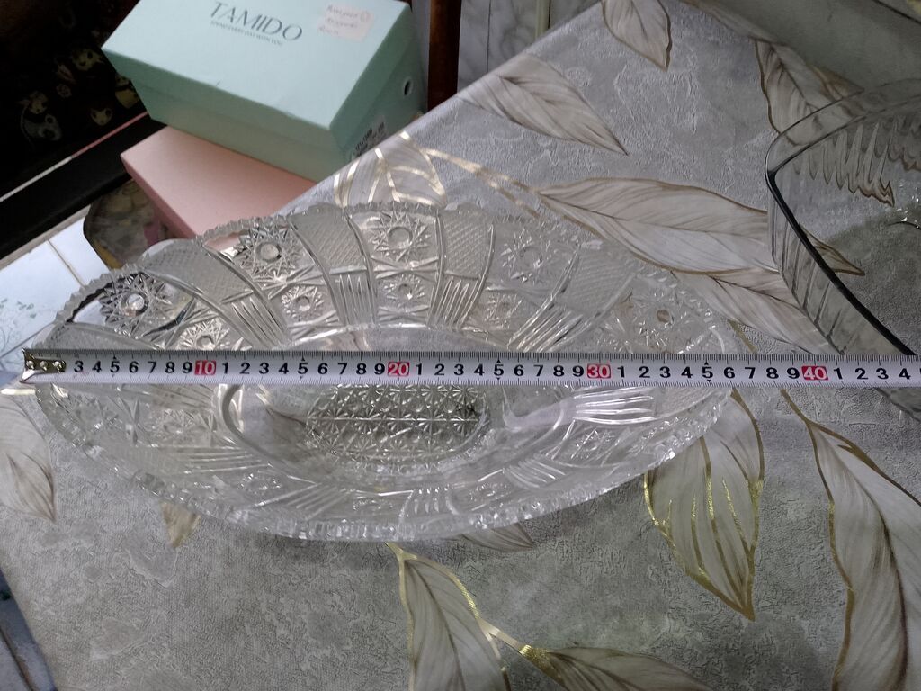 Böyük ölçülü şüşə meyvə qabı. Oval formalı, şəffaf rəngli və naxışlı — Mallar, Lənkəran (2)