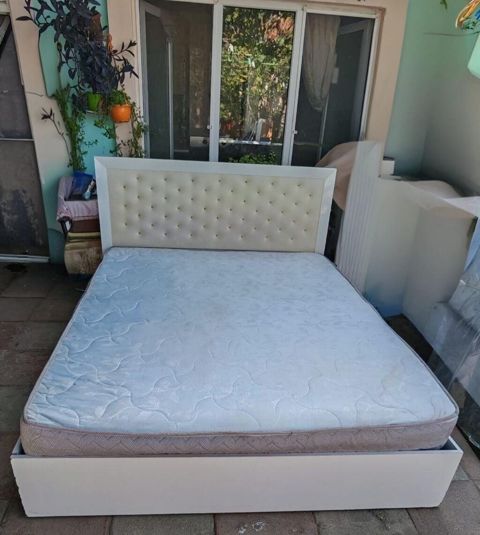 Taxt 160/200 .Qiymet 145 azn Çatdırılma pulsuz