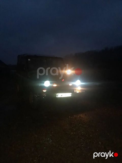 UAZ 469 of-roader, yaşıl rəng, yumşaq tavanlı (tentli) kuzov