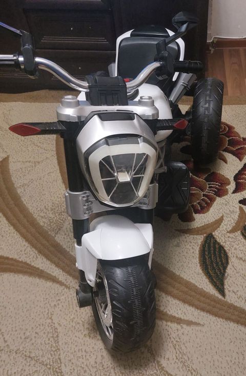 Uşaq elektrikli üçtəkərli motosiklet - Rəng: ağ-qara - Korpus: sport — Bakı