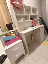 Düz masa, Stulsuz, Polkalı, Siyirməli, Teksturalı laminat — Мебель