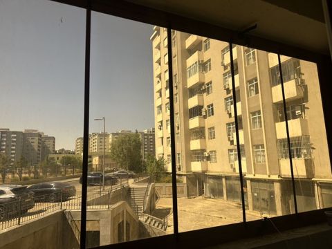 Ev dizayninq uygun bawqa pencere qoyulacaq deye satilir.3 ildi qoyulub — Bakı