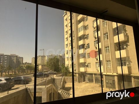 Ev dizayninq uygun bawqa pencere qoyulacaq deye satilir.3 ildi qoyulub