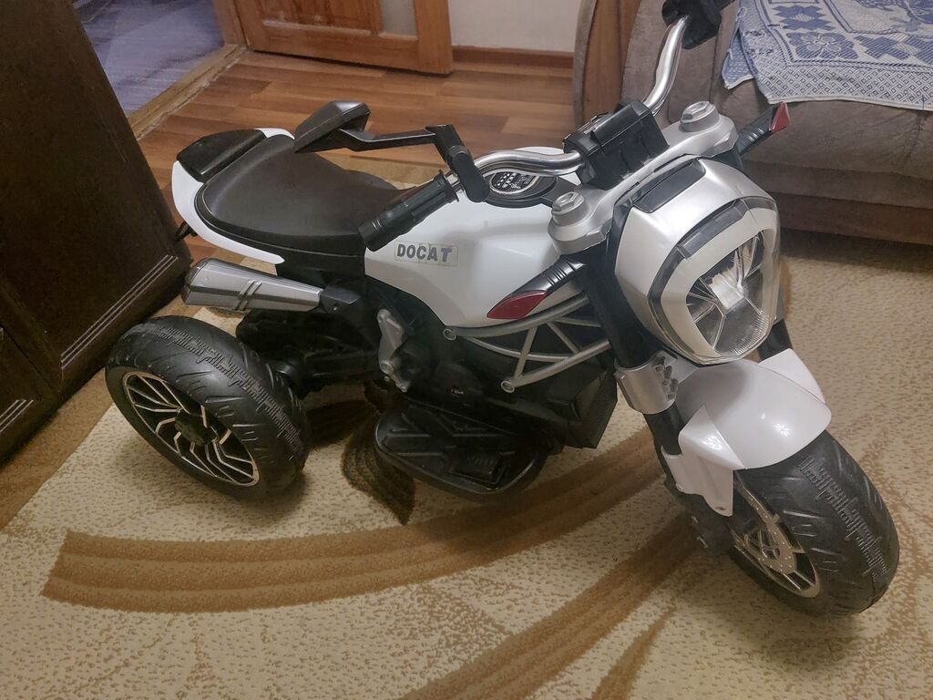Uşaq elektrikli üçtəkərli motosiklet - Rəng: ağ-qara - Korpus: sport — Mallar, Bakı (4)