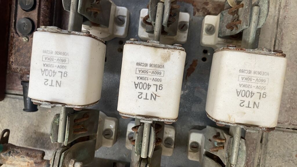 Qiymet 3 ededıne aiddir Sənaye elektrik avadanlıqları dəsti — Mallar, Bakı (2)