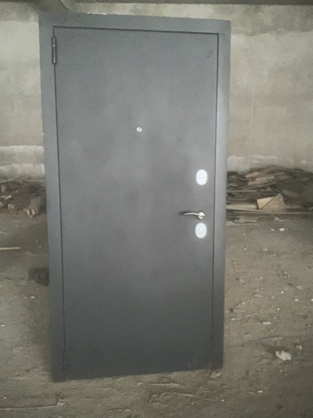 Dəmir giriş qapısı – ikiüzlü model - Xarici tərəf: mat qara metal — Mallar, Xırdalan (2)
