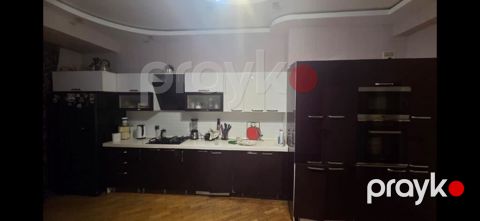 Mətbəx mebeli satılır 300 azn. olcu 6 metr.Penal hissesi 1.8 m qalan