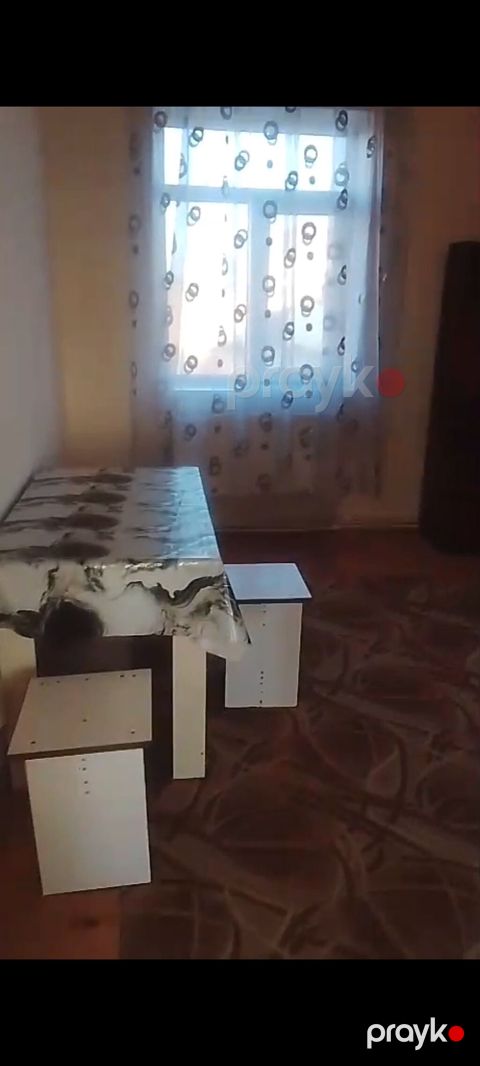 Kirayə üçün 2otaqlı həyət evi Yeni Suraxani - Geniş işıqlı otaq