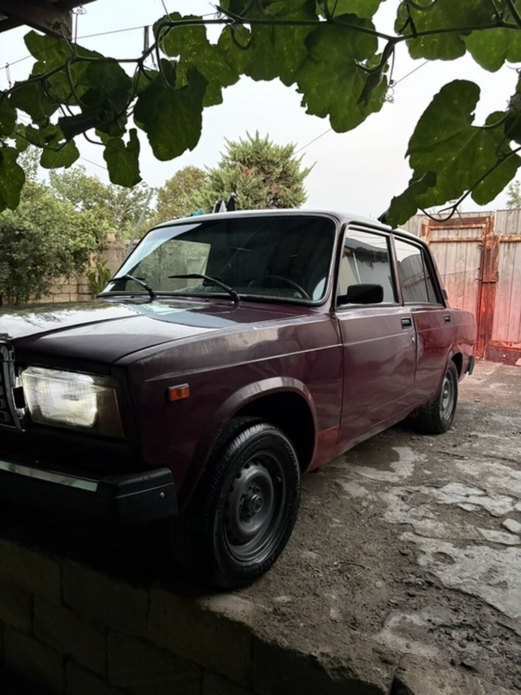 VAZ 2107 sedan - Kuzov: 4 qapılı sedan, tünd qırmızı/bordo rəng — Avto, Horadiz (2)
