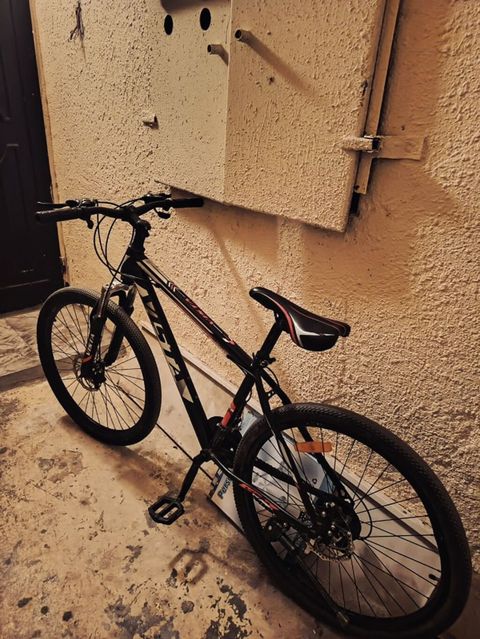 Velo: Vısta brendli dağ velosipedi Xüsusiyyətlər: - Çərçivə: yüngül — Pirəkəşkül