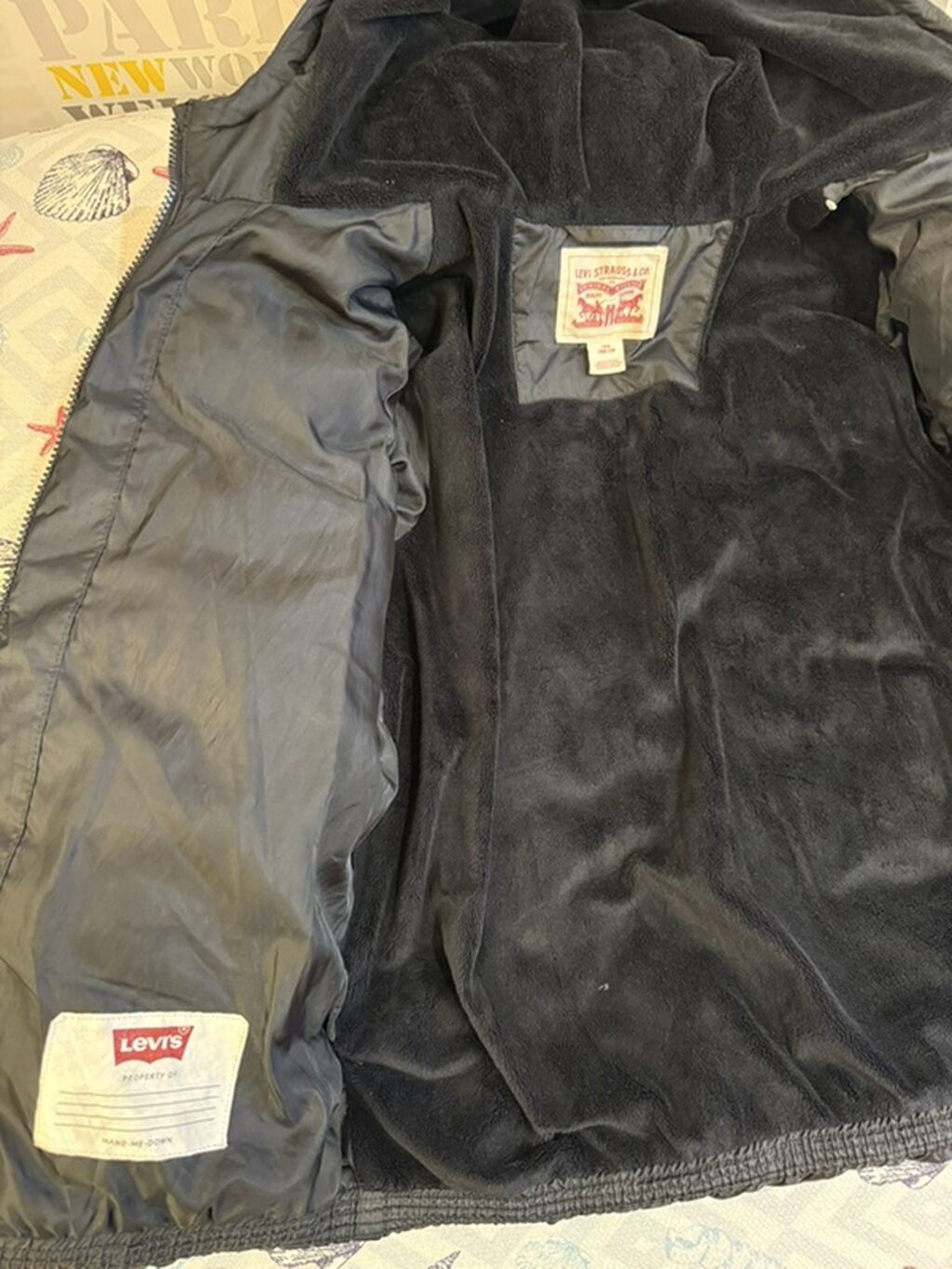 Levi’s qara rəngli qışlıq puffer gödəkçə - Model: kapüşonlu, ön — Kurtkalar, Bakı (8)