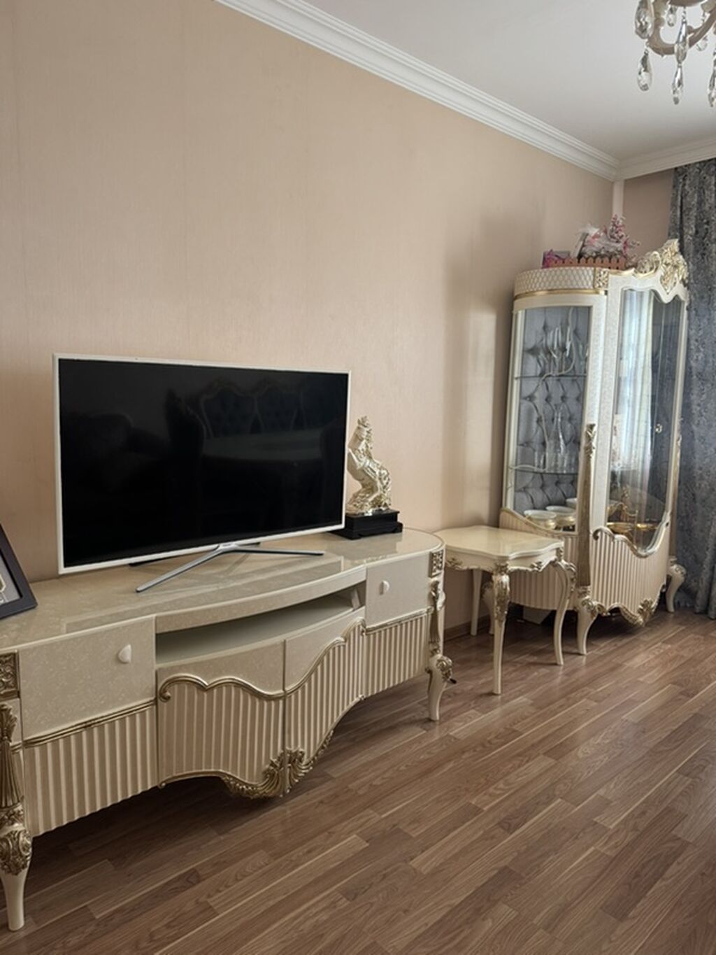 Klassik üslubda qonaq otağı dəsti - Yumşaq, düyməli başlıqlı, qızılı — Mebel, Masazır (6)