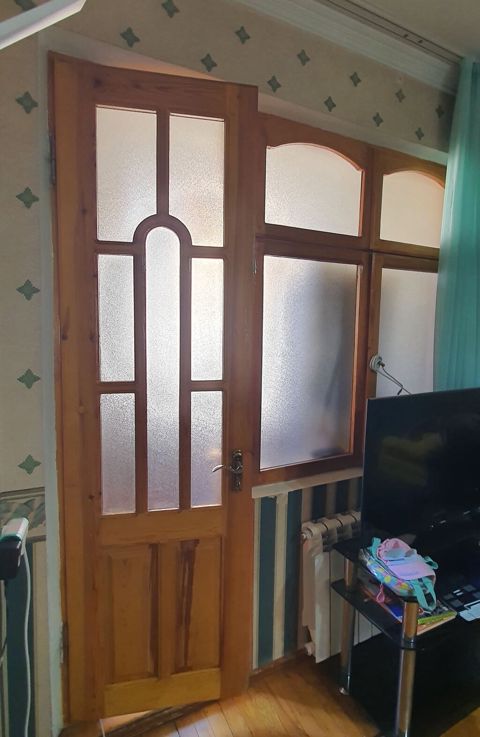 Şüşəli taxta qapı və pəncərə dəsti - Material: təbii ağac (laklı) — Bakı