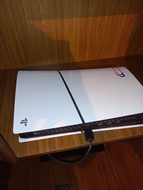 PS5 Slim+ 1TB Yadaş +2 Orijinal pult+ 15 Bahalı oyun PS5 Slim 1TB + — Bakı