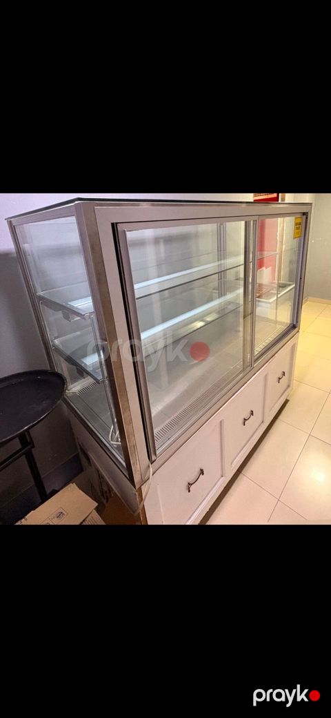 500₼ şirniyyat vitrin soyuducusu satılır 1.8 Yasamal 9847