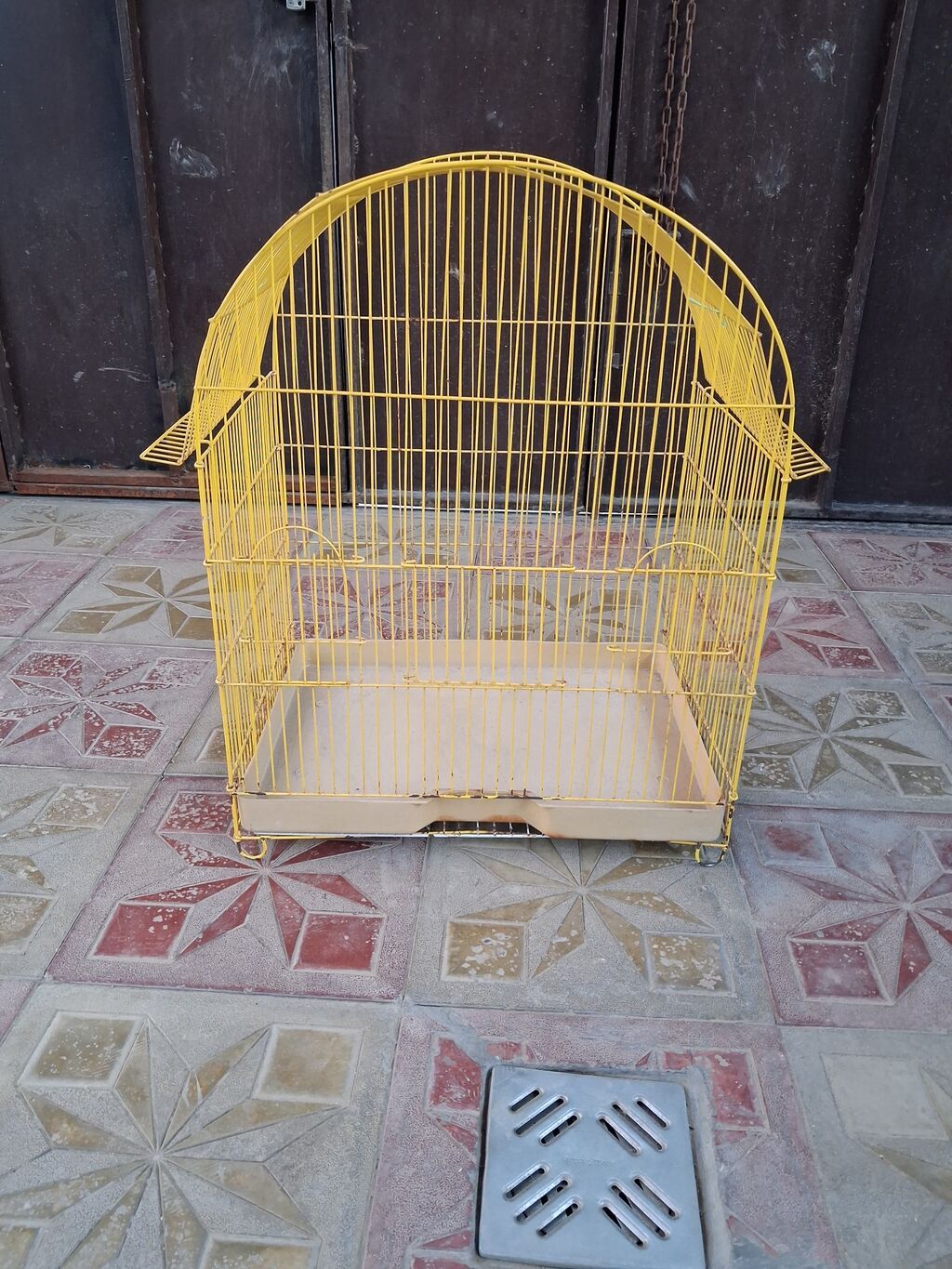 Sarı metal quş qəfəsi - Material: toz boyalı metal karkas, plastik — Qəfəslər, Mehdiabad (2)