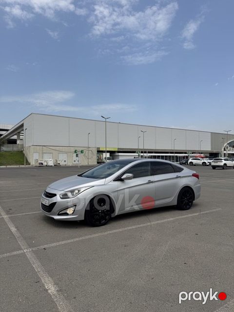 Hyundai i40, 2.0 L, 2013 il, 198 900 km