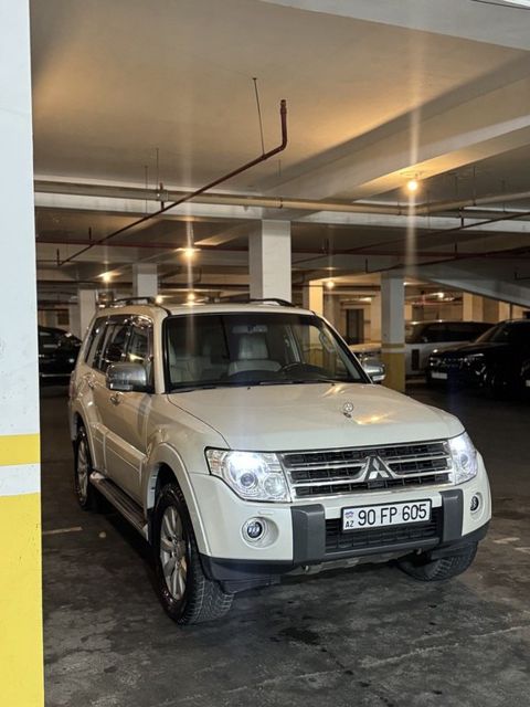 Mitsubishi Pajero, 3.8 L, 2009 il, 305 000 km — Bakı