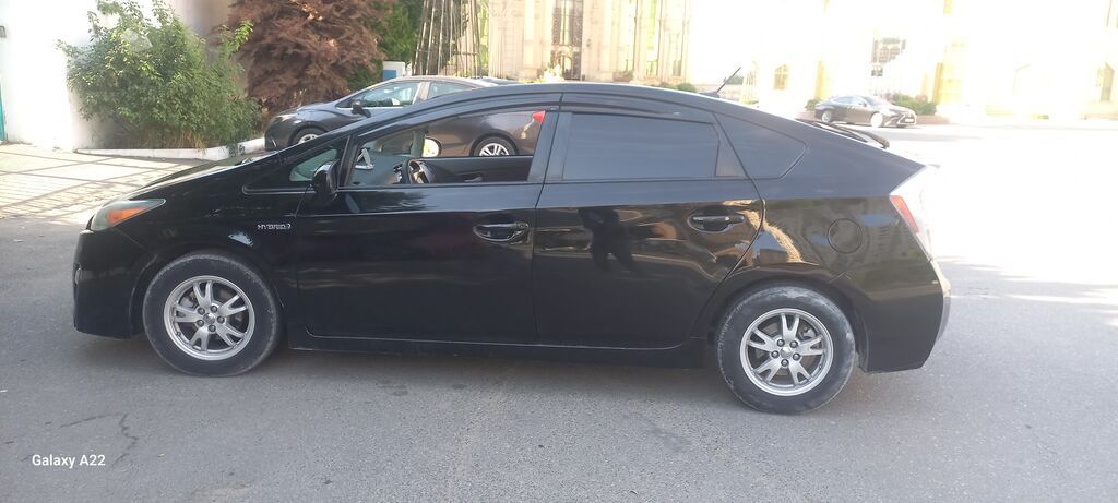 Toyota Prius: 1.8 l 2011 il Hetçbek — Avto, Bakı (3)