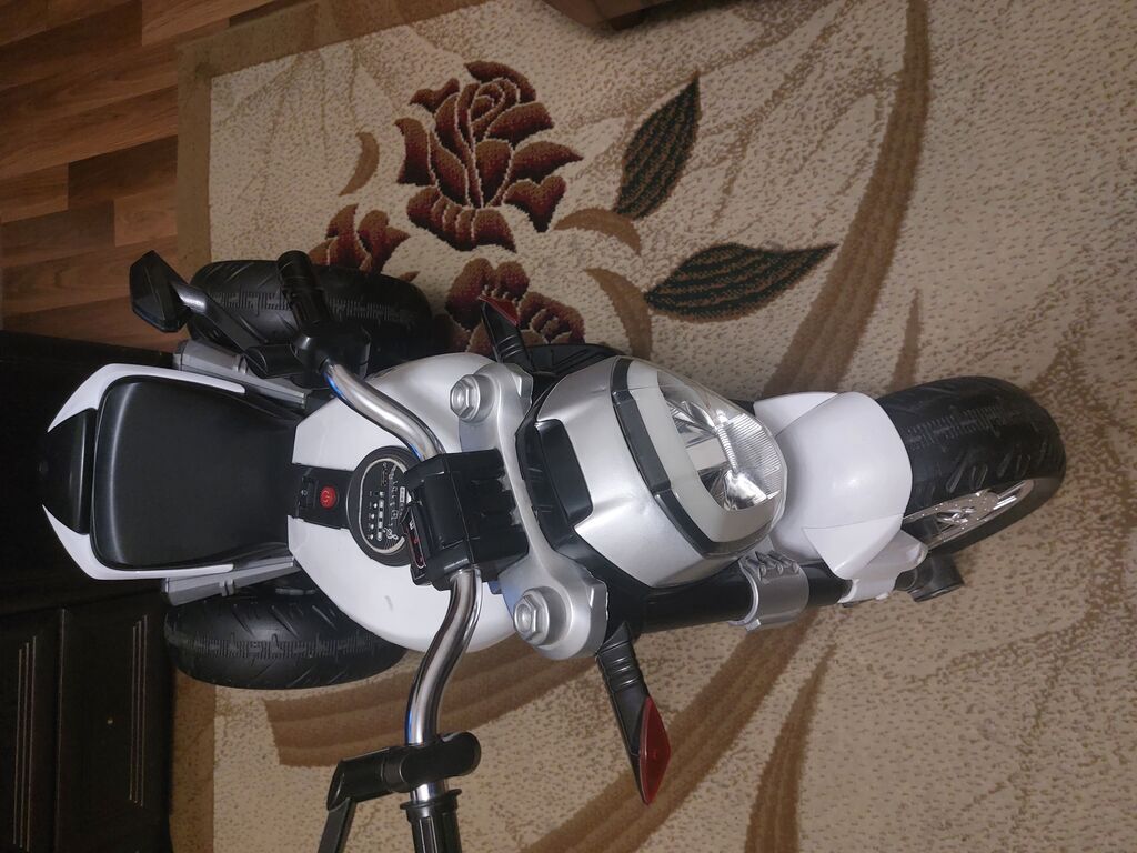 Uşaq elektrikli üçtəkərli motosiklet - Rəng: ağ-qara - Korpus: sport — Mallar, Bakı (5)