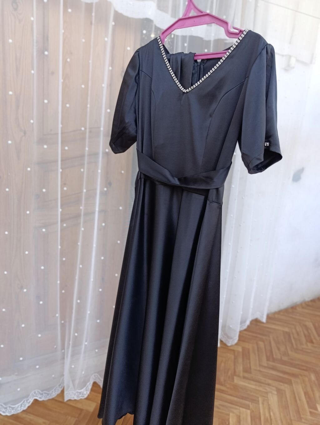 Qara rəngli zərif qadın donu Razılaşma yolu ilə - Model: V-yaxalı — Şəxsi əşyalar, Gəncə (3)