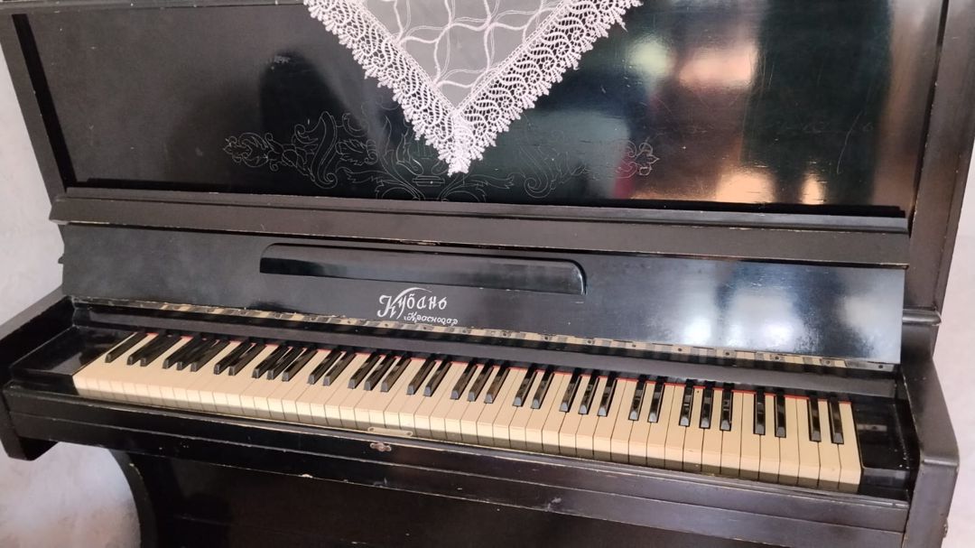 Pianino Kuban — Musiqiə alətləri, Xudat (2)