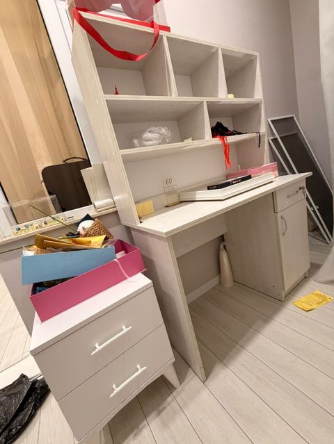 Dərs masası və tumba yep yeni 170 azn.Qiymet sondu (0141)*Tehi E — Bakı