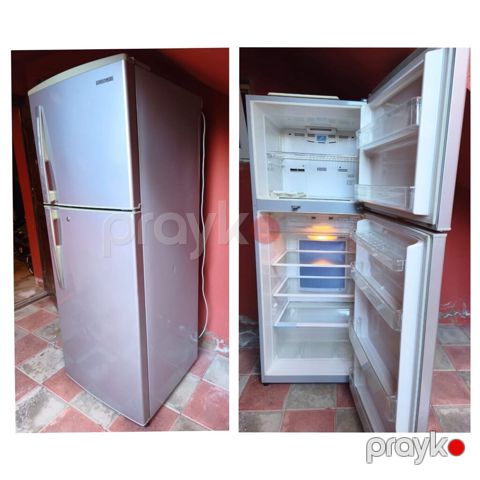 Soyuducu Hitachi satılır 320 azn.Ustada olmayıb,işləkdir.Ölçü:eni 68