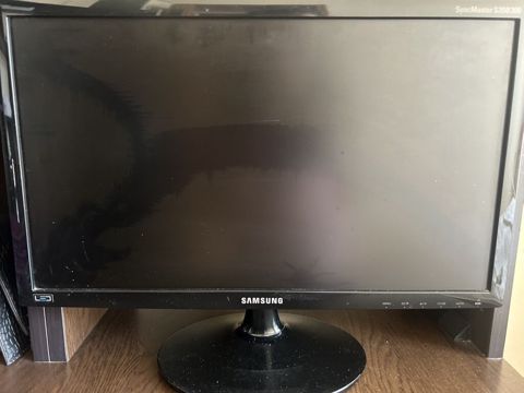 Komputer seti - Monitor: Samsung SyncMaster S20B300, LED ekran, ön — Bakı