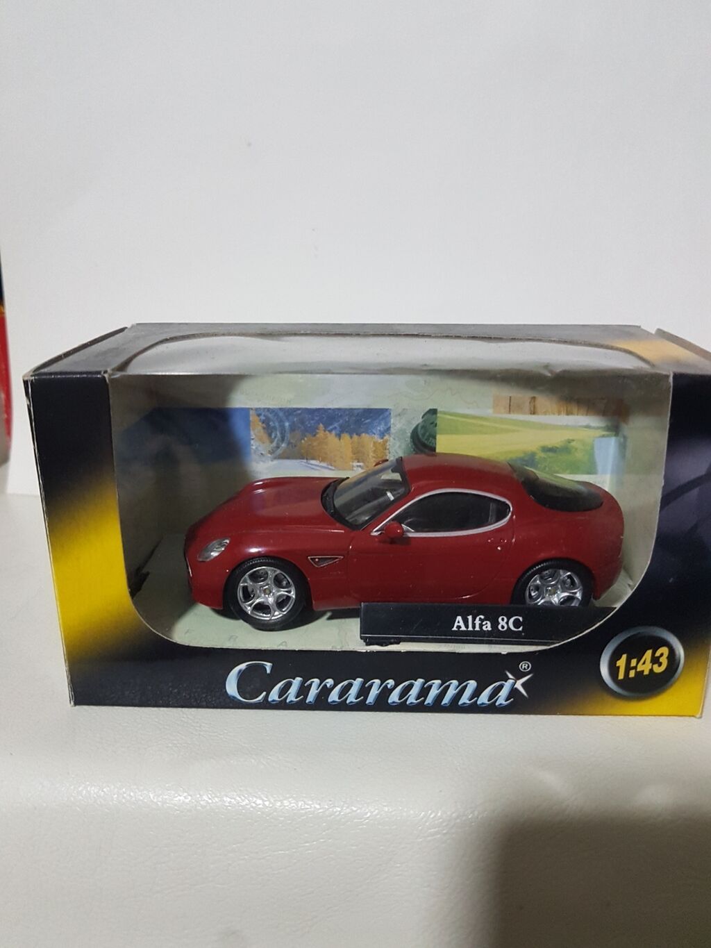Kolleksiya üçün 1:43 miqyaslı die-cast model avtomobillər. Şəkillərdə — Mallar, Bakı (3)
