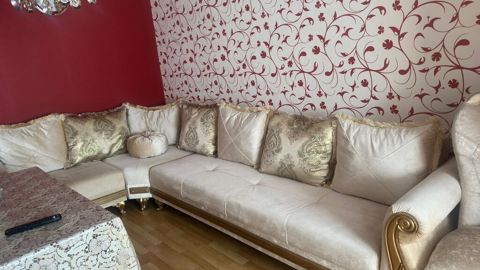 Klassik üslubda qonaq otağı dəsti - Künc divan: krem rəngli, qızılı — Bakı