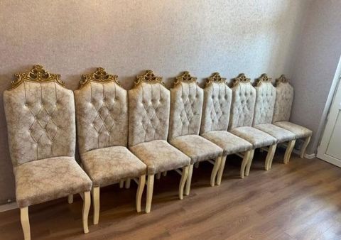 8 ədəd stul demək olar ki təzədi.alinib çox az işlədilib .Birlikdə 290 — Bakı