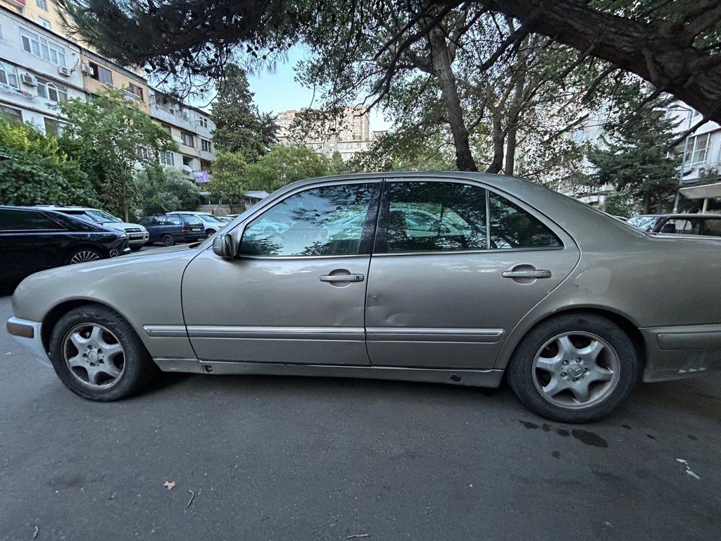 Mercedes E 320, 3.2 L, 1996 il, 301 000 km — Avtomobillər, Bakı (5)