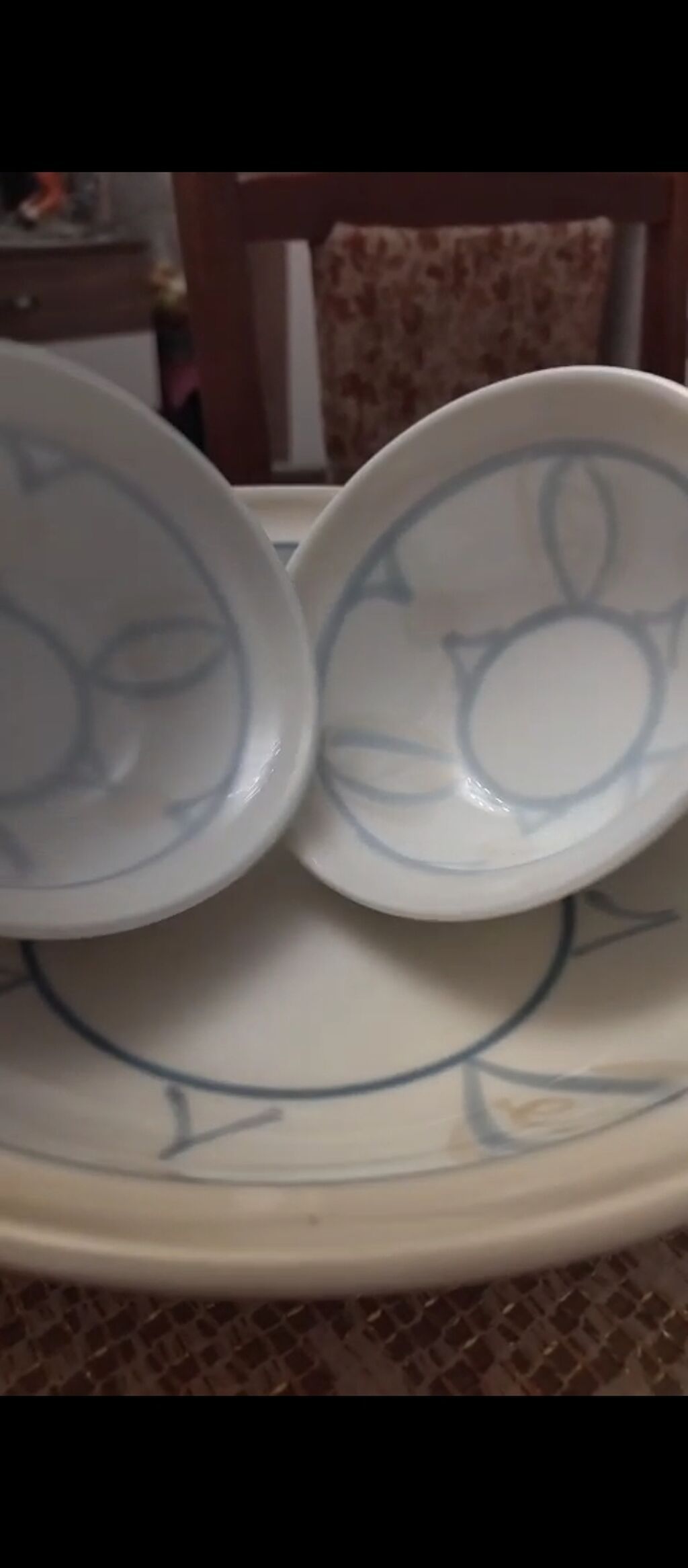Porcelain qab dəsti – klassik ağ fonda zərif açıq-mavi naxışlarla — Mallar, Digah (2)