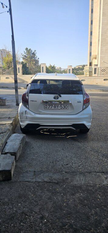 Toyota Aqua, 1.5 L, 0.87 kWh, 2017 il, 264 000 km — Avtomobillər, Bakı (2)
