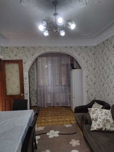 4-otaqlı mənzil kirayə verilir, Memar Əcəmi m., 73 m² — Bakı