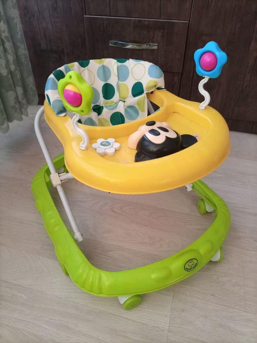 Uşaq Yüyürcəyi (Baby Walker) - Rənglər: sarı stol, yaşıl baza — Mallar, Sumqayıt (4)