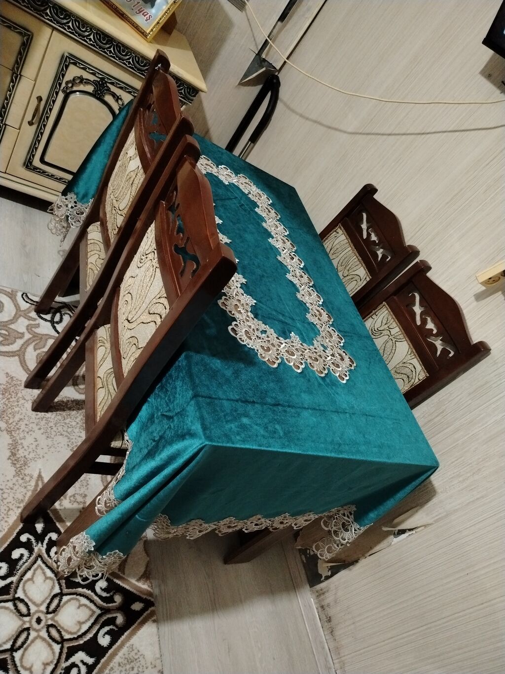 Zərif masa örtüyü dəsti - Rəng: zümrüd-yaşıl - Material: yumşaq — Tekstil, Xırdalan
