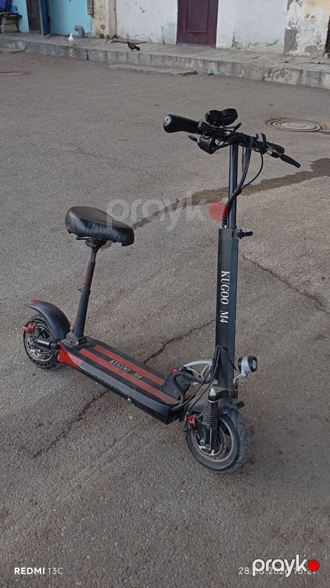 Kugoo M4 elektrik skuter - Güclü ön işıq və siqnal/zəng düyməsi olan