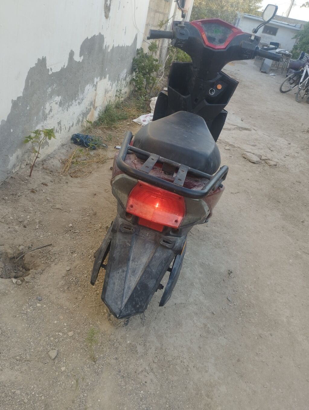 Demeli moped on hisseden qeza olunub yanlarında ciziglar var — Avto, Bakı (9)