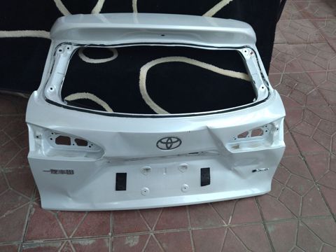 Toyota corollo cross üçün arxa baqaj qapağı (sedan kuzov). - Rəng: ağ — Masazır