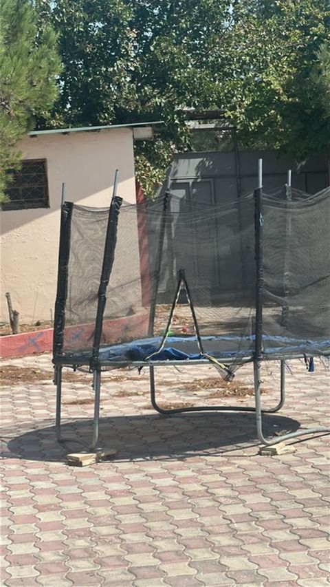 Bağ üçün dairəvi batut - Dairəvi konstruksiya, metal karkas — Digah