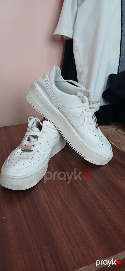 Dəri Ayaqqabı 60 az alınıb 3 gün geyinilib razmeri 41 di satılır 20