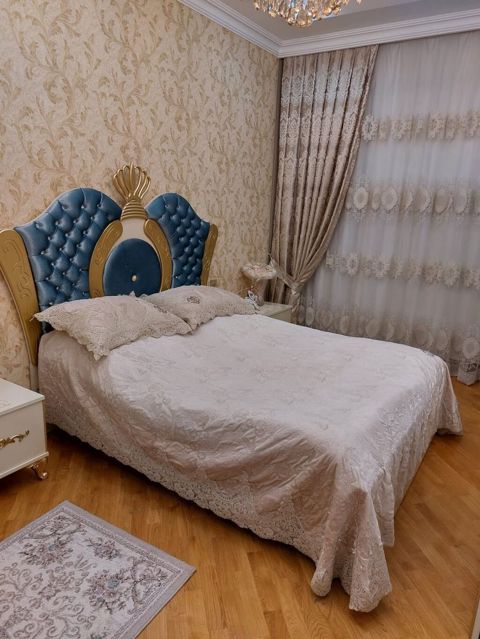 *Taxt 2 Tumba* Qiymət *250 AZN* ünvan 9 Mkr Zülfiyyə ZB — Bakı