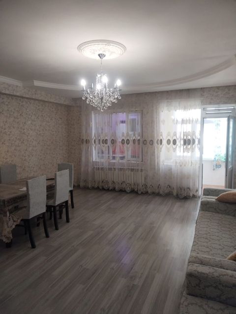 3 otaqlı mənzil – geniş zal, ayrıca yataq otaqları və mətbəx — Xırdalan