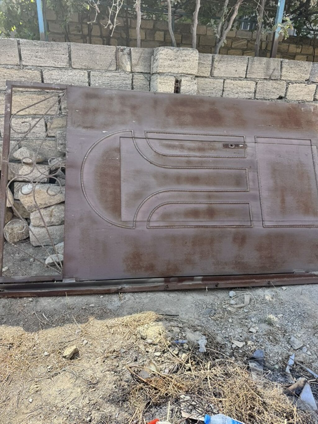 Metaldan hazırlanmış darvaza dəsti - Material: qalın metaldan (polad) — Mallar, Masazır (2)