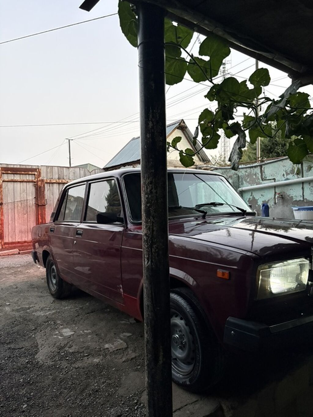 VAZ 2107 sedan - Kuzov: 4 qapılı sedan, tünd qırmızı/bordo rəng — Avto, Horadiz (3)