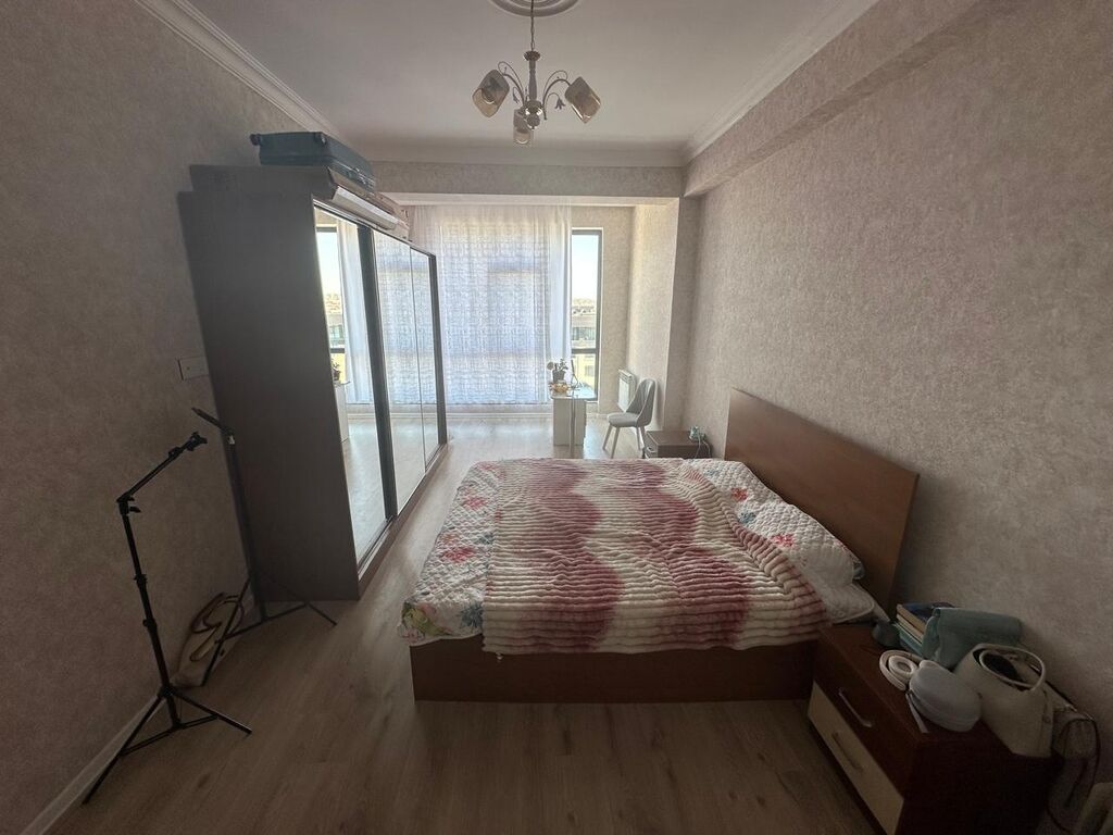 Dəniz mənzərəli, geniş balkonlu 2 otaqlı mənzil. Panoram pəncərələrdən — Daşınmaz əmlak, Saray (2)